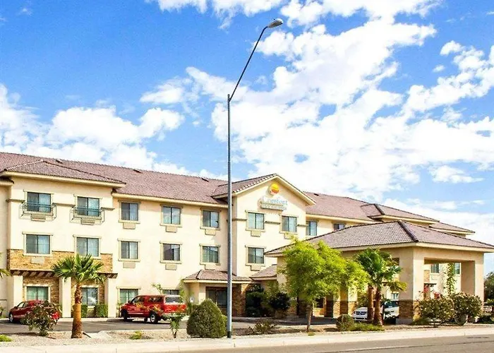Hotel Comfort And I-8
