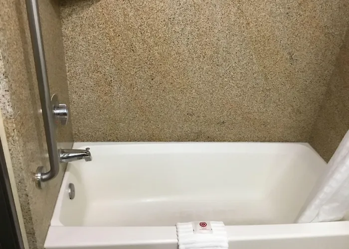 Comfort And I-8 Hotel