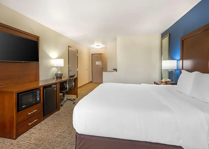 Hotel Comfort And I-8
