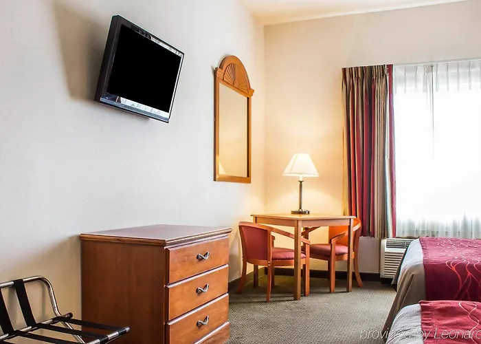 Comfort And I-8 Hotel